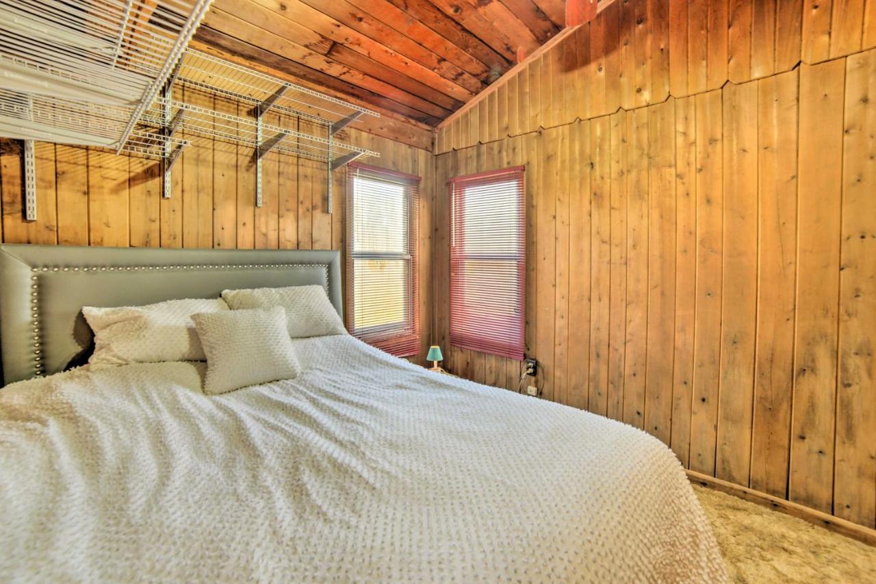 Cornell Home With Fire Pit And Hunting Access! ภายนอก รูปภาพ